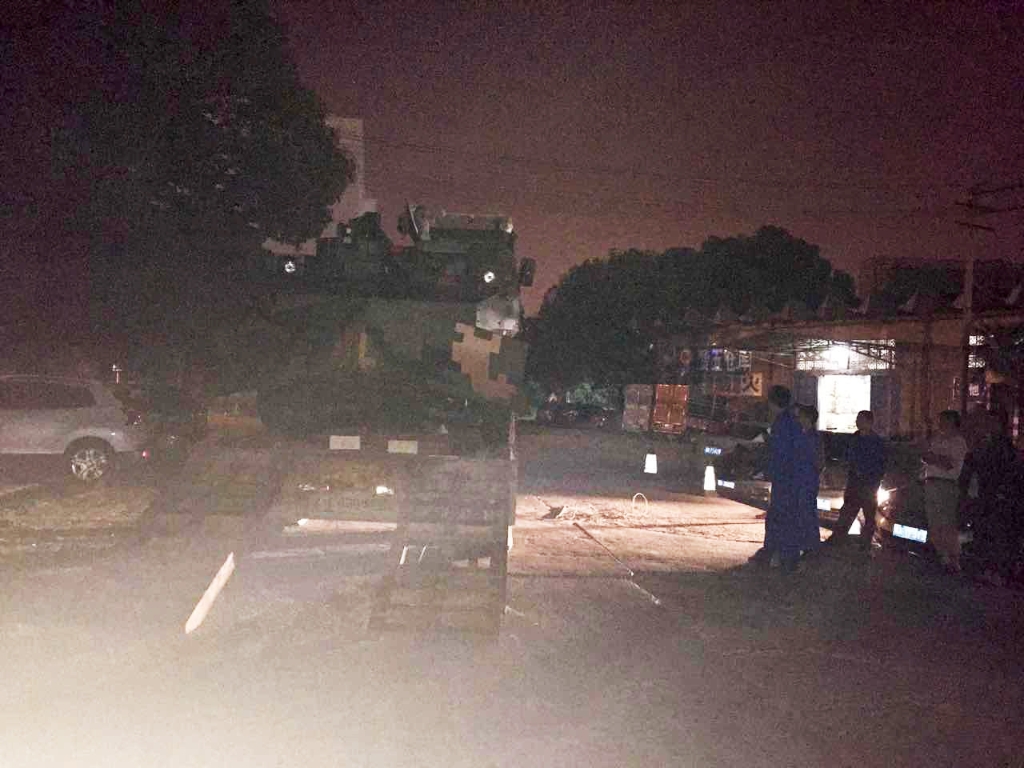 银河集团9873cm智能SW2105工程车顺利交付队列