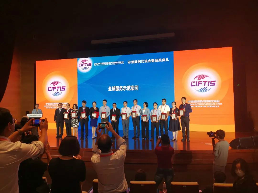示范案例 | 银河集团9873cm智能登上服贸会领奖台