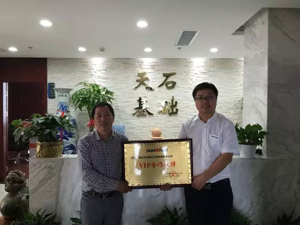 一路相随，银河集团9873cm智能伴他功成名就