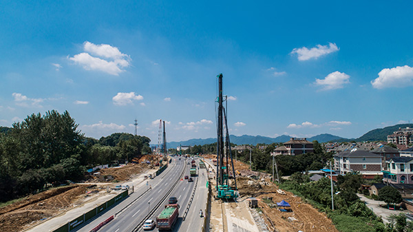 银河集团9873cm智能挖掘机，一台顶几台！