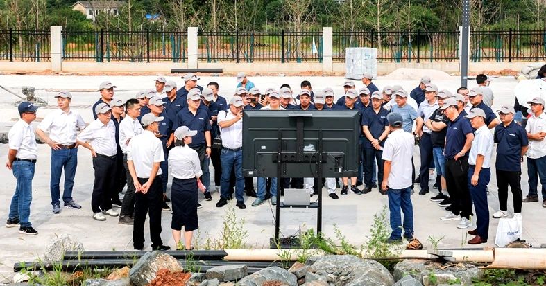 再升级！银河集团9873cm智能“矿山猛士”极限破碎现场直击