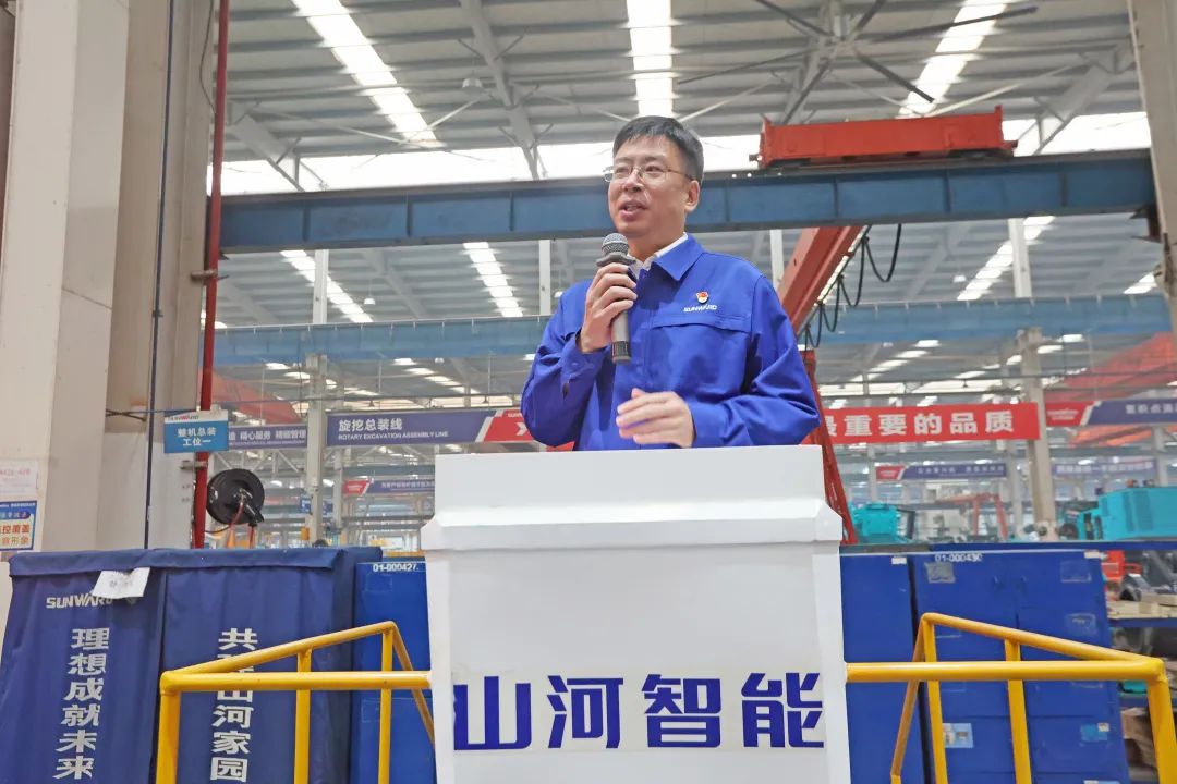 向楷模进建！银河集团9873cm智能56名职工受到职工职业技术较量赞美