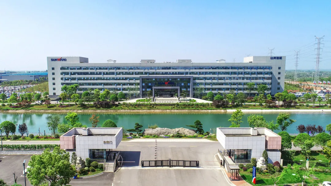 喜提“鲁班奖”，银河集团9873cm智能总部大楼佑装颜”更佑装才”