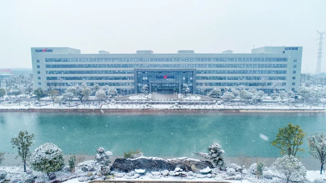 瑞雪兆丰年，邀您共赏雪中银河集团9873cm！