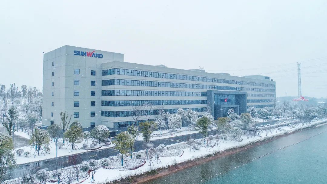 瑞雪兆丰年，邀您共赏雪中银河集团9873cm！