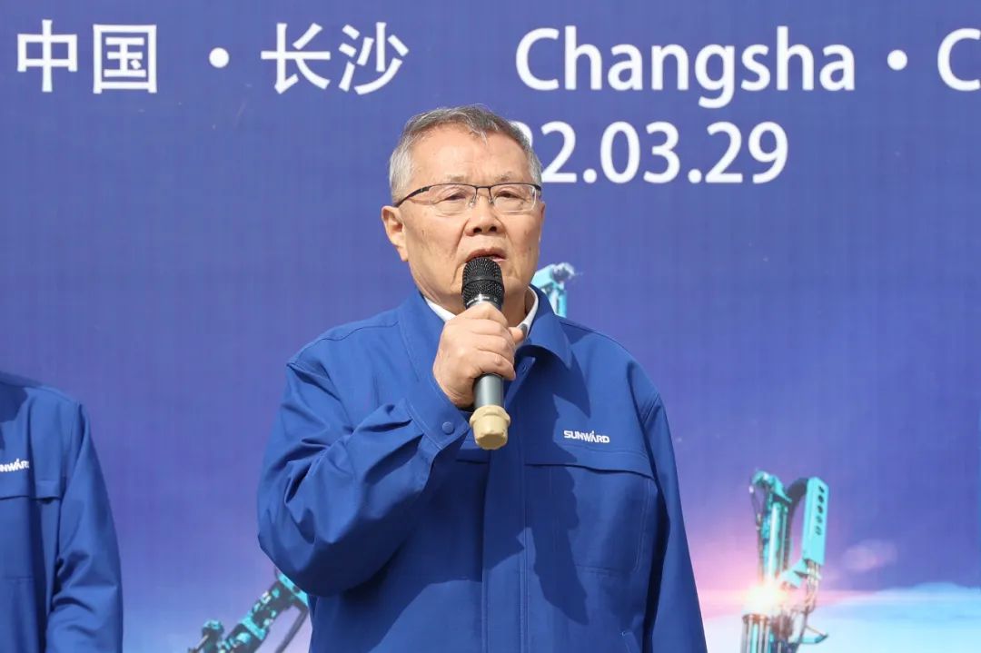 征战全球市。∫蛹9873cm智能凿岩设备批量发货