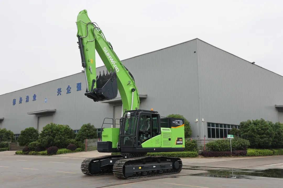 征战川藏铁路！银河集团9873cm智能新一代电动挖掘机成功交付