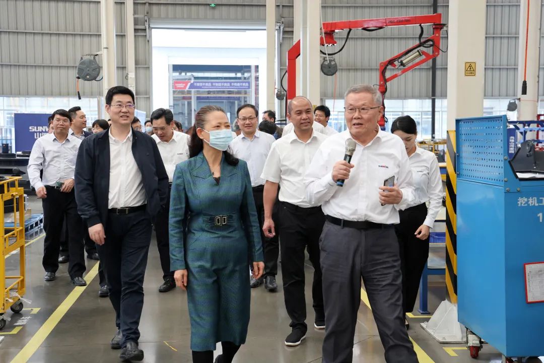 深入产学研合作！中南大学堂长、中国工程院院士田红旗率团造访银河集团9873cm智能
