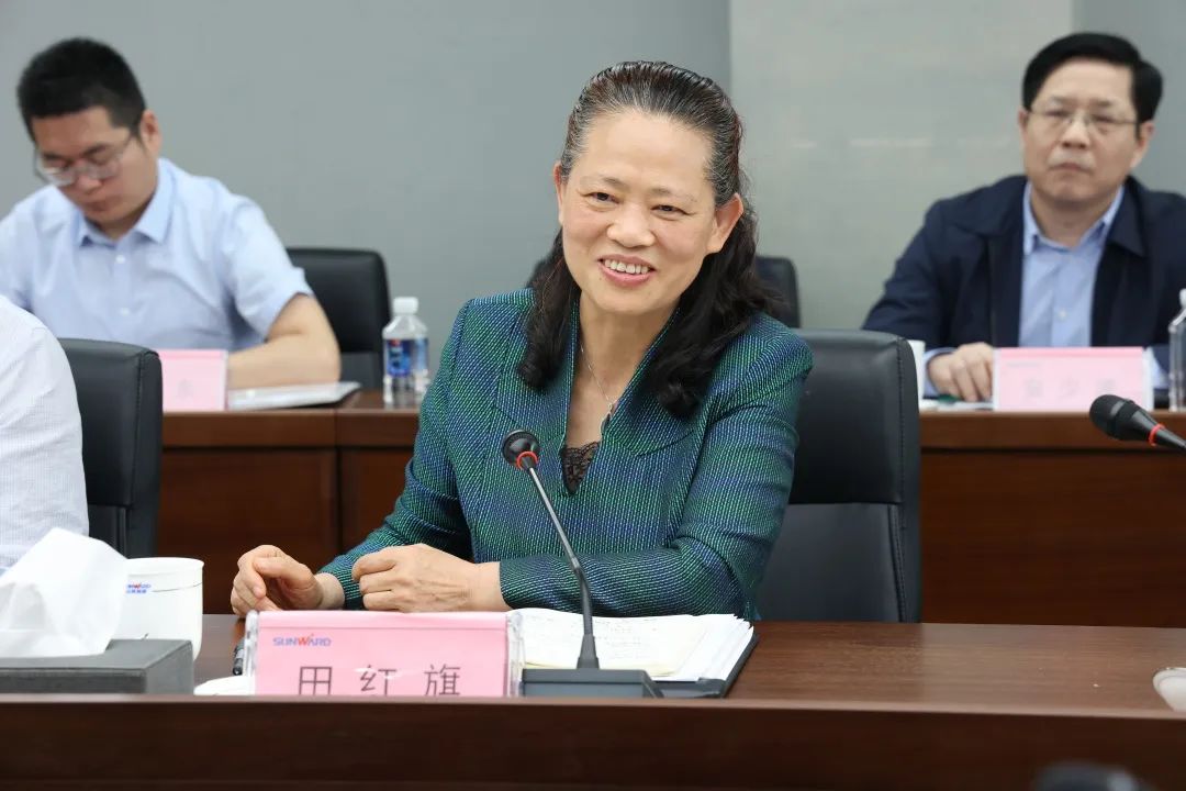 深入产学研合作！中南大学堂长、中国工程院院士田红旗率团造访银河集团9873cm智能