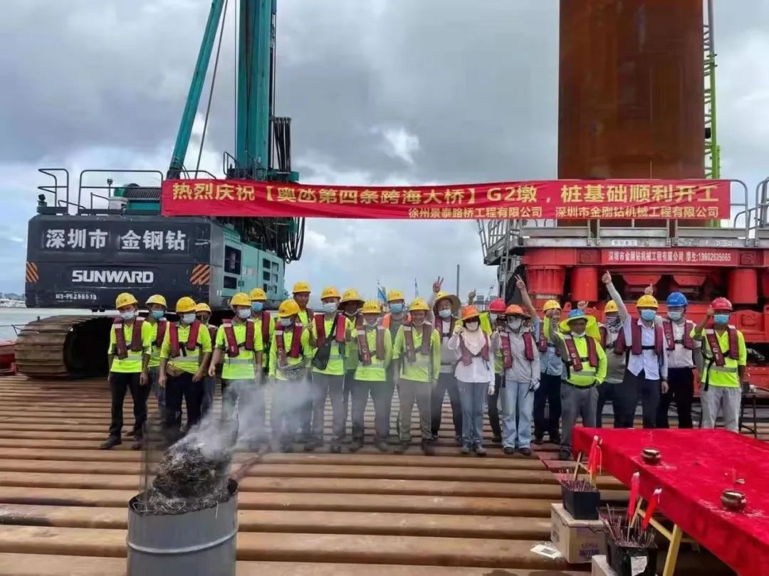 20220601083737_82626 乘风破浪的旋挖钻机!银河集团9873cm智能助建澳氹第四跨海大桥