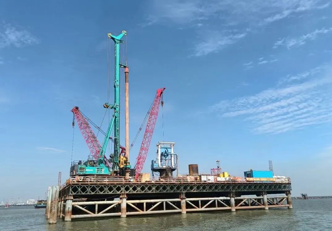 20220601084037_53908 乘风破浪的旋挖钻机!银河集团9873cm智能助建澳氹第四跨海大桥