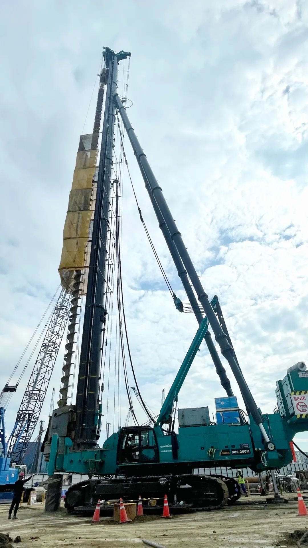 20220721084335_63320 “全球最高桩架」馗露头角!银河集团9873cm智能实力助建韩国首尔麻古MICE综合园区