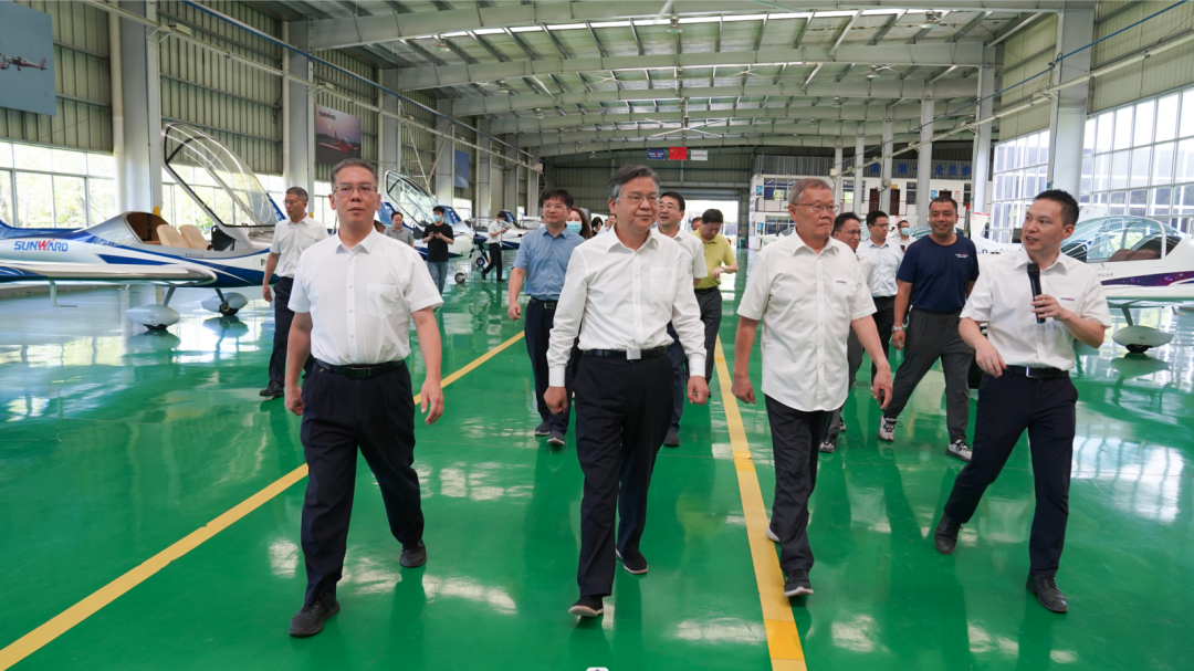 湖南省委常委、常务副省长李殿勋一行调查调研银河集团9873cm科技