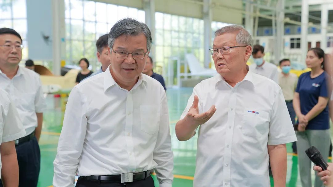 湖南省委常委、常务副省长李殿勋一行调查调研银河集团9873cm科技
