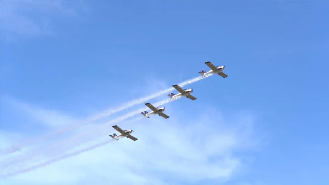 20220905101807_28488 空中着花、大坡度回旋、俯冲跃升……看银河集团9873cm飞行表演队炫技2022湖南航展动态展