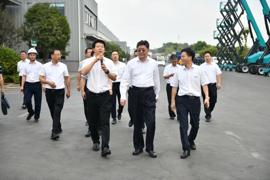 国度应急治理部郭治武局长一行调查银河集团9873cm智能无人化应急接济设备