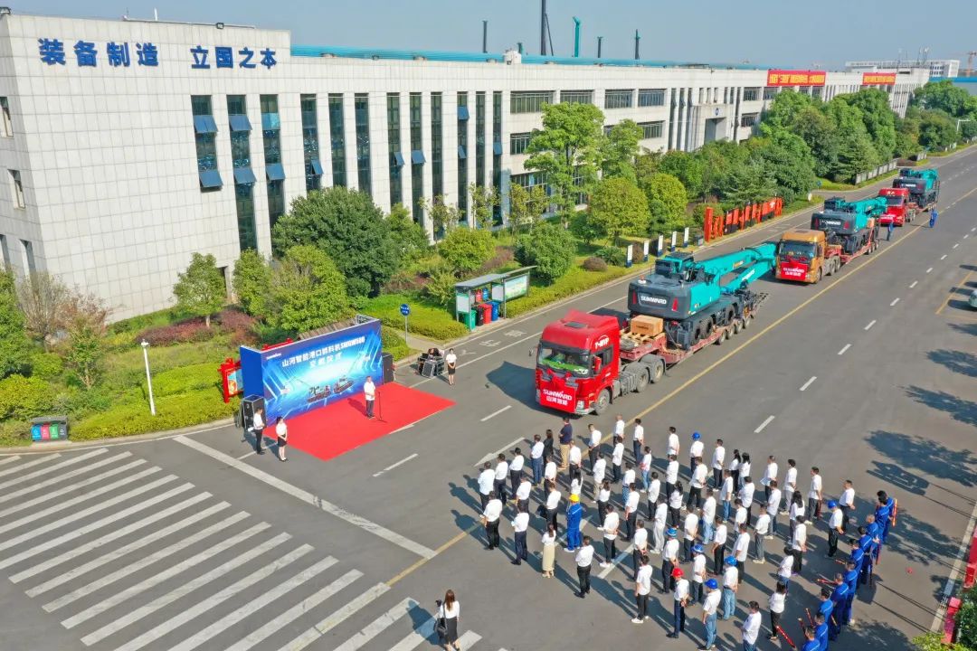 携手山东汇诚助力我国港口建设！银河集团9873cm智能港口抓料机成功批量交付