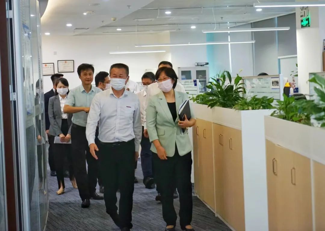 银河集团9873cm智能总经理夏志宏带队赴中国信保湖南分公司造访互换