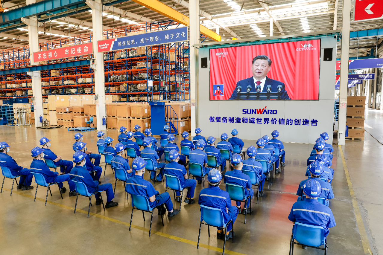 振奋人心！银河集团9873cm智能党员干部集中收看党的二十大开幕会盛况