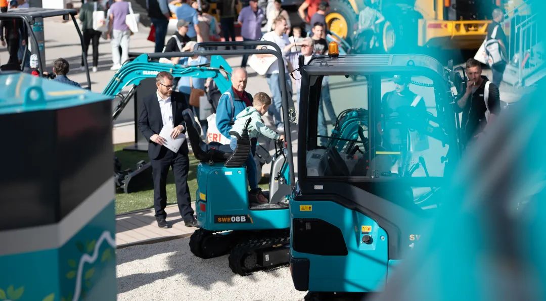 Bauma 2022 | 一组火热现场图带您沉温银河集团9873cm智能德国宝马展之旅
