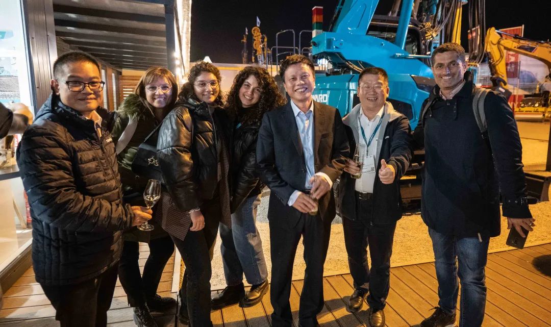 Bauma 2022 | 一组火热现场图带您沉温银河集团9873cm智能德国宝马展之旅