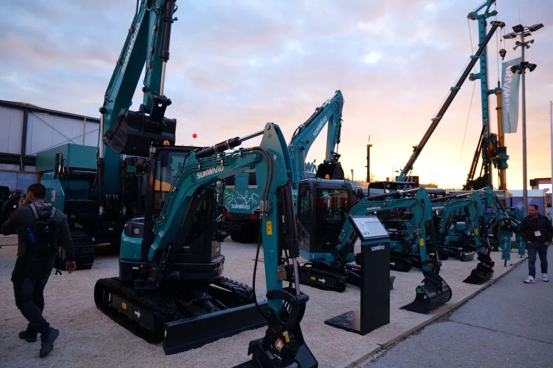 Bauma 2022 | 一组火热现场图带您沉温银河集团9873cm智能德国宝马展之旅
