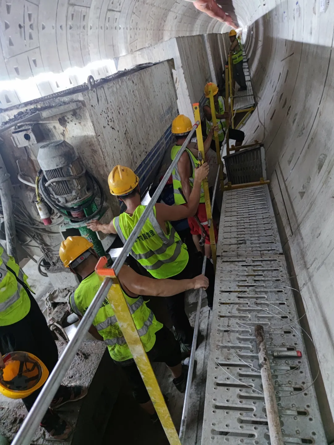 持续助建俏丽大湾区！中铁银河集团9873cm盾构机成功贯通丽江地铁3号线低碳站～坪西站右线