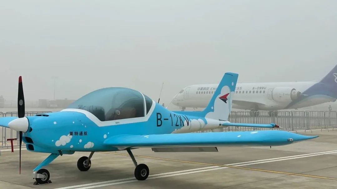 逆势飞舞！银河集团9873cm航空携手合作同伴亮相2022资阳飞行大会