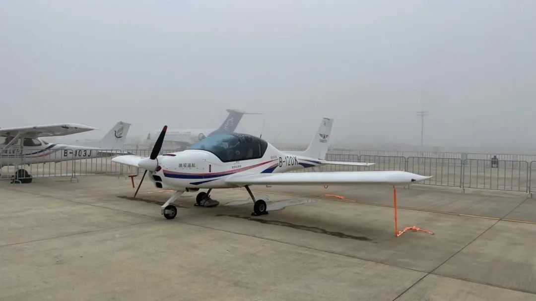 逆势飞舞！银河集团9873cm航空携手合作同伴亮相2022资阳飞行大会