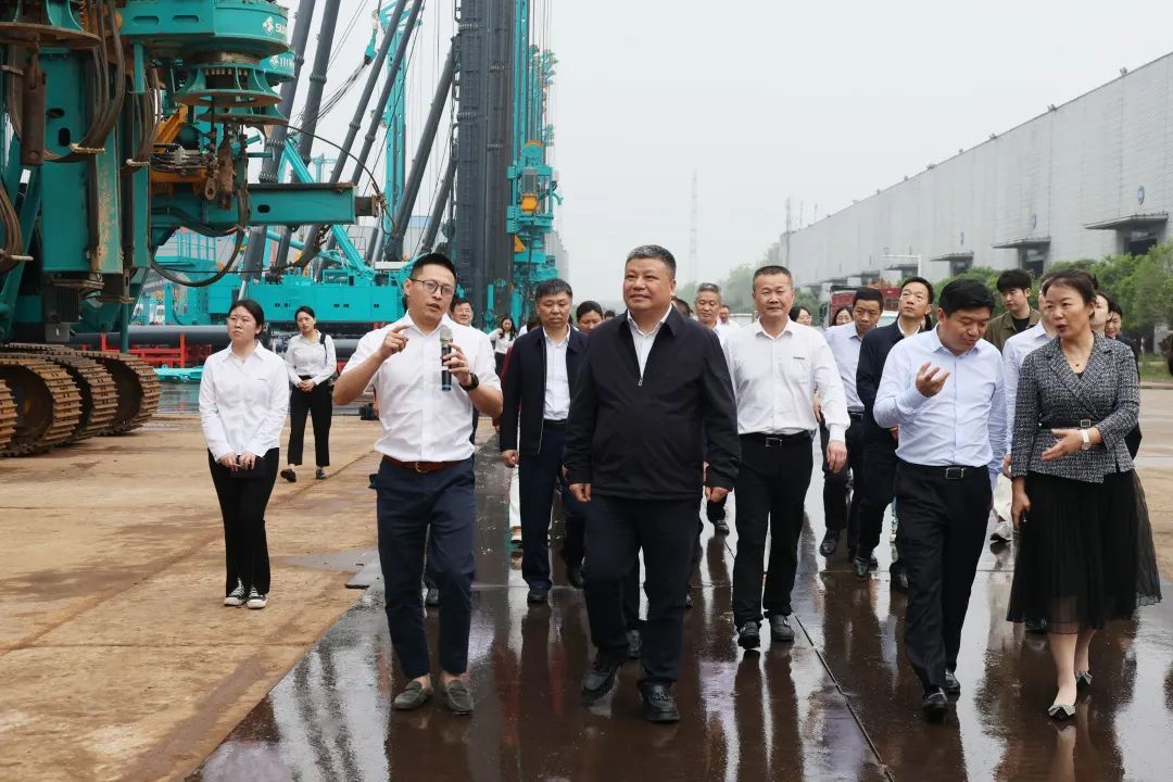 长沙市政协主席陈刚调研银河集团9873cm智能