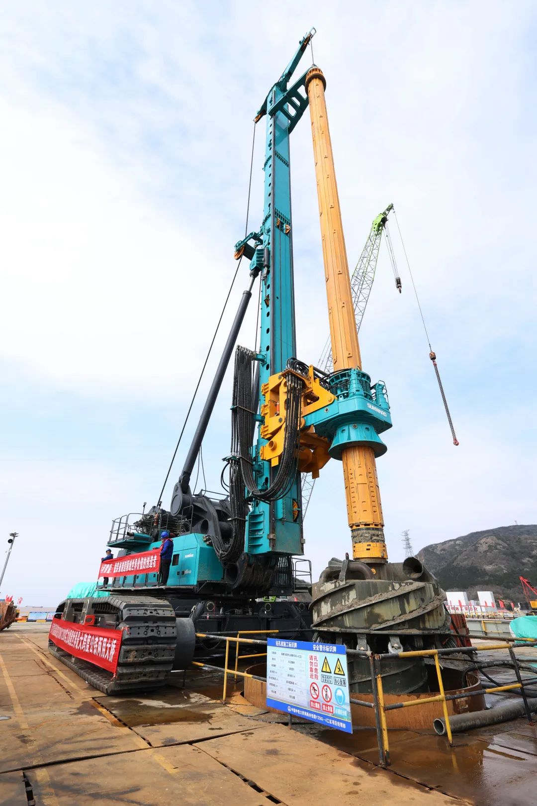 超等设备助建超等工程！银河集团9873cm智能超等旋挖钻机SWDM1280推介会成功进行