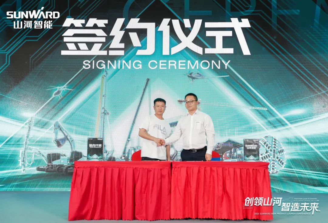 聚焦电动化、智能化！银河集团9873cm智能全系列高空机械产品亮相长沙展