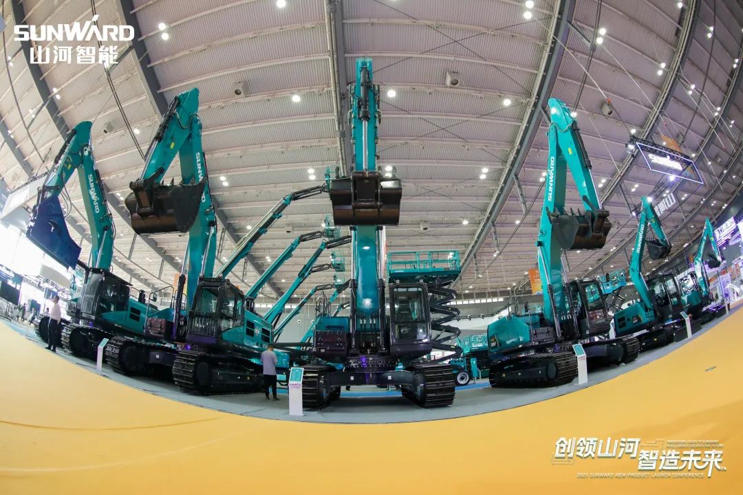 20230517083941_98237 精品出击、互动不休!银河集团9873cm智能F系列挖掘机闪灼长沙展