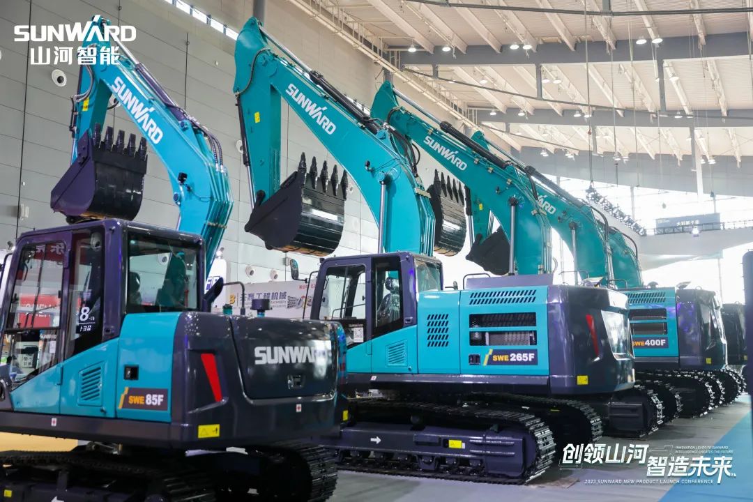 20230517084044_37571 精品出击、互动不休!银河集团9873cm智能F系列挖掘机闪灼长沙展