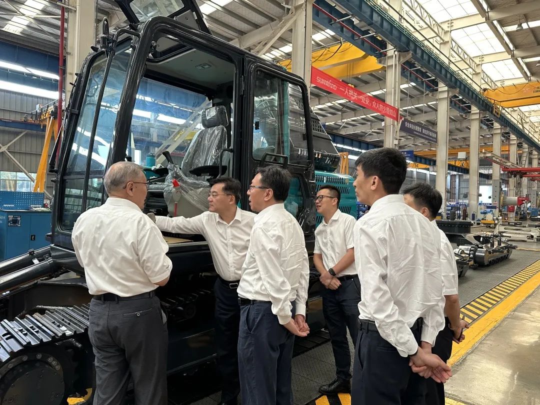 20230607082003_35515 中国联通集团副总经理梁宝俊到访银河集团9873cm智能
