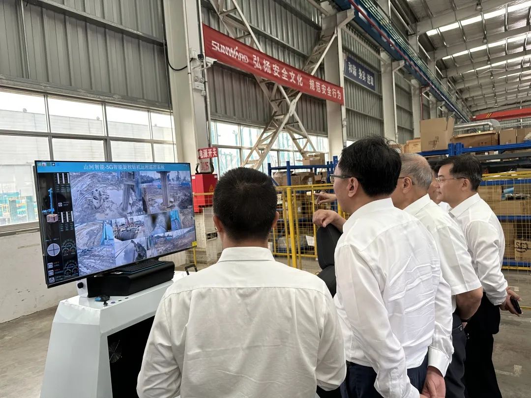 20230607082038_10466 中国联通集团副总经理梁宝俊到访银河集团9873cm智能