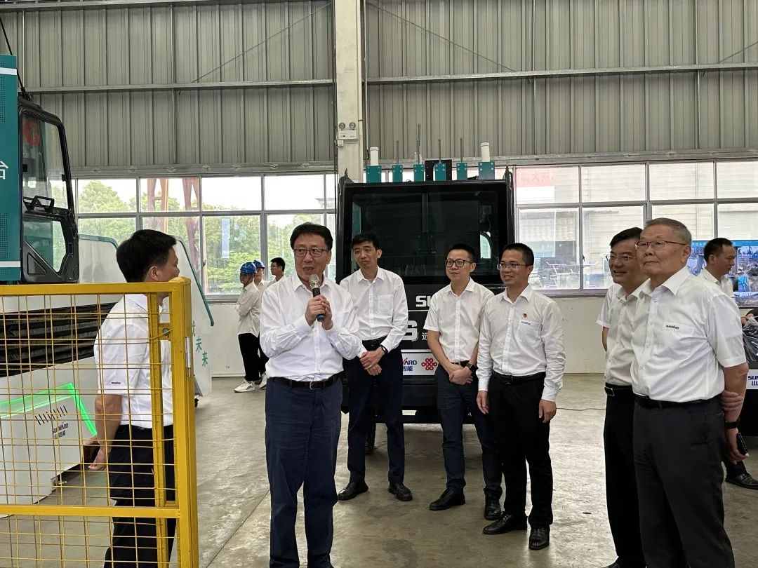 20230607082054_46852 中国联通集团副总经理梁宝俊到访银河集团9873cm智能