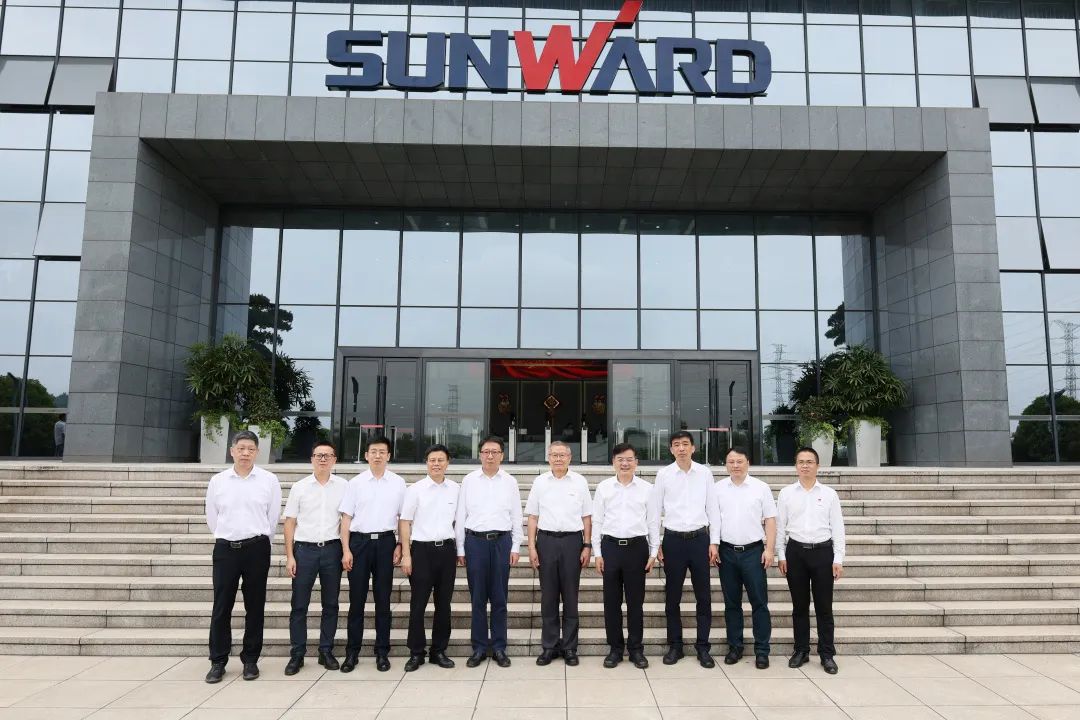 20230607082121_90011 中国联通集团副总经理梁宝俊到访银河集团9873cm智能
