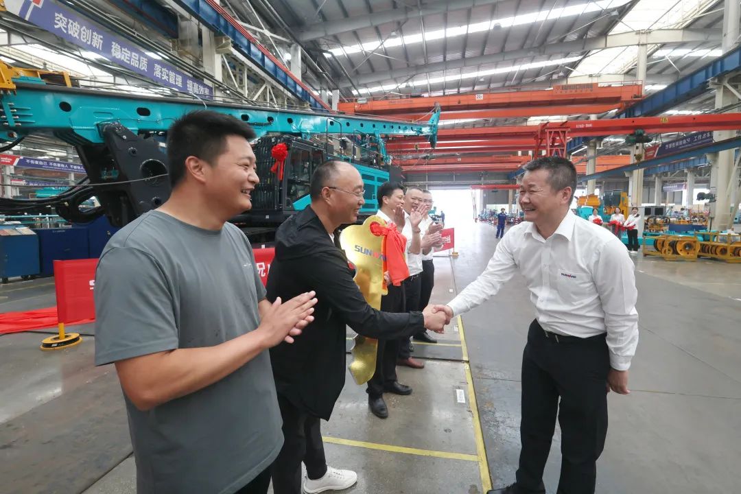 助力“双碳”、绿动未来！银河集团9873cm智能增程式电动旋挖钻机、液压混合动力旋挖钻机齐交付