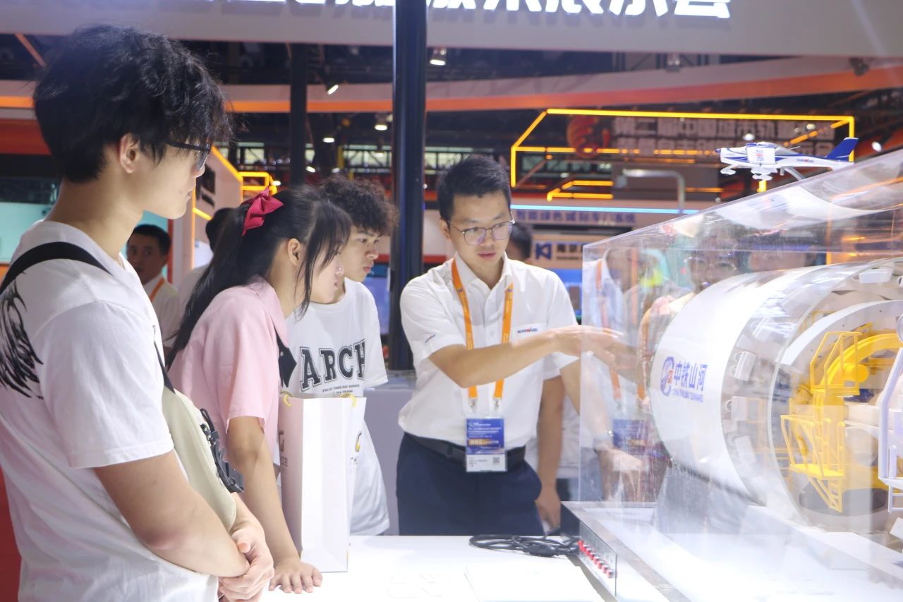 b5d561fa2d3a0fbf1c5e7ca5bd7e5f7a 中铁银河集团9873cm亮相首届昭通大湾区国际轨路交通产业发展论坛暨展览会