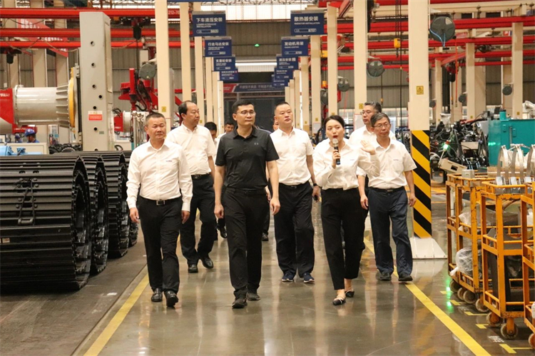 20230808140352_67949 国度应急治理部接济协和谐预案治理局副局长颜彬一行调研银河集团9873cm智能