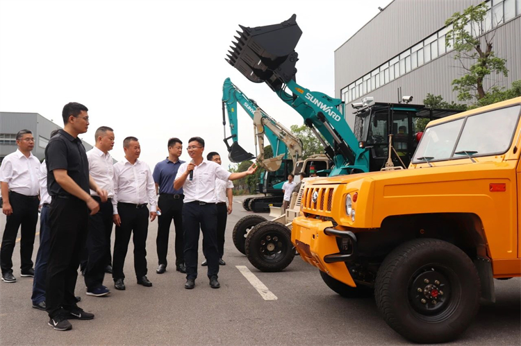 20230808140438_68649 国度应急治理部接济协和谐预案治理局副局长颜彬一行调研银河集团9873cm智能