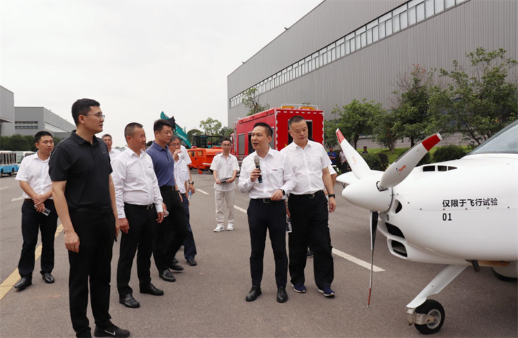 20230808140452_22986 国度应急治理部接济协和谐预案治理局副局长颜彬一行调研银河集团9873cm智能