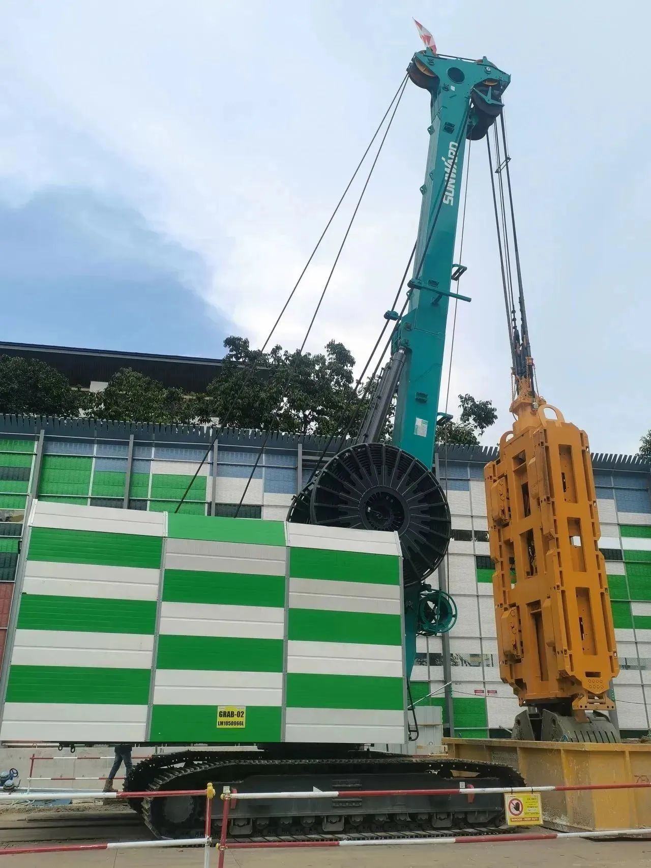 20230810175022_80541 助力国内国际沉大工程!银河集团9873cm智能液压抓斗实力“出圈”