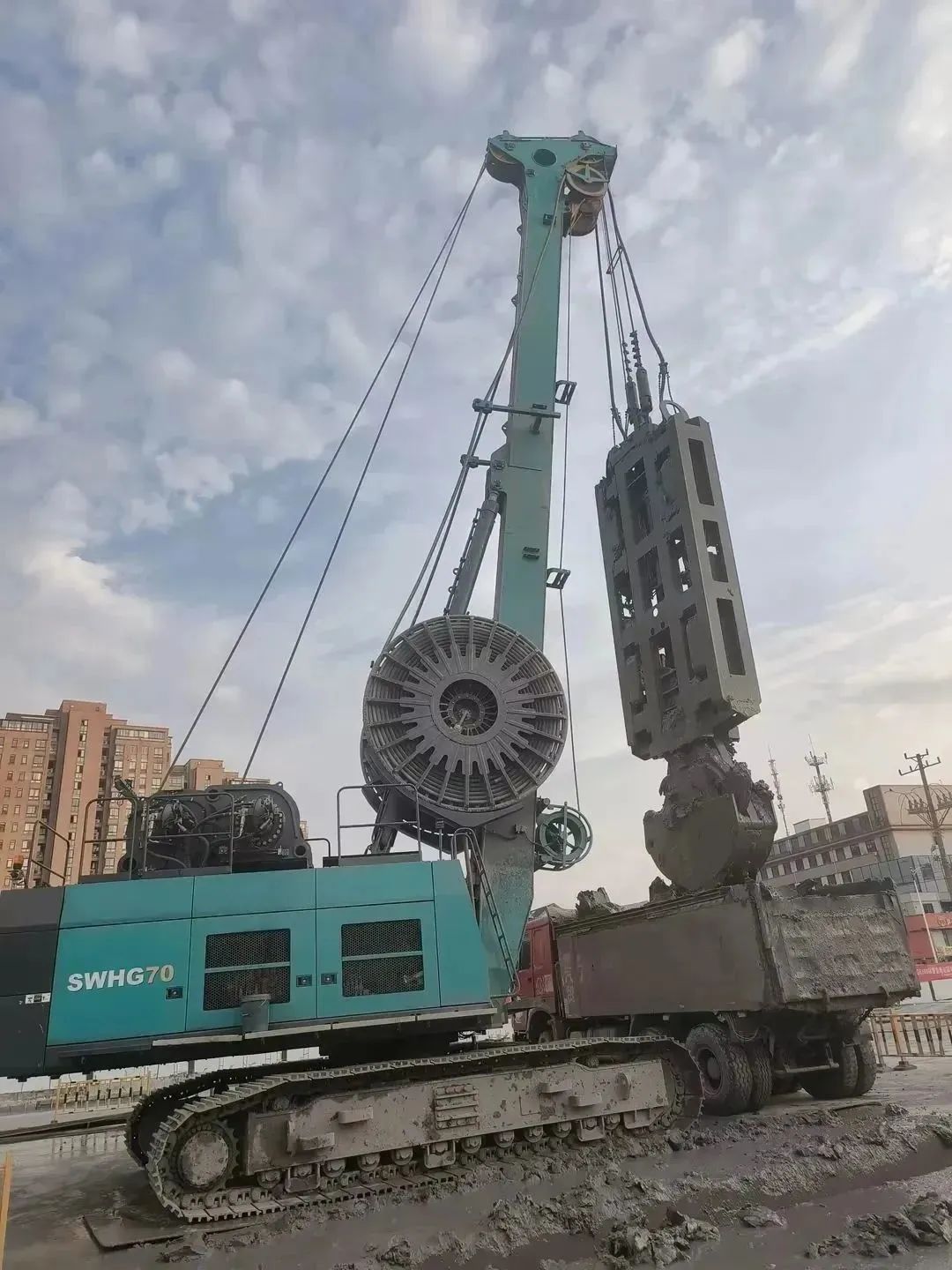 20230810175116_69911 助力国内国际沉大工程!银河集团9873cm智能液压抓斗实力“出圈”