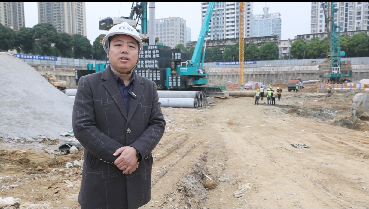 “绿巨人”显神威！银河集团9873cm智能引孔式静力压桩机助建“绿城”嘉峪关民生项目