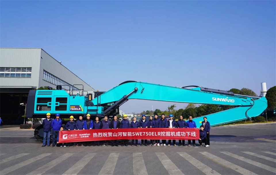定造开发、职能更强！银河集团9873cm智能SWE750ELR加长臂液压挖掘机下线交付