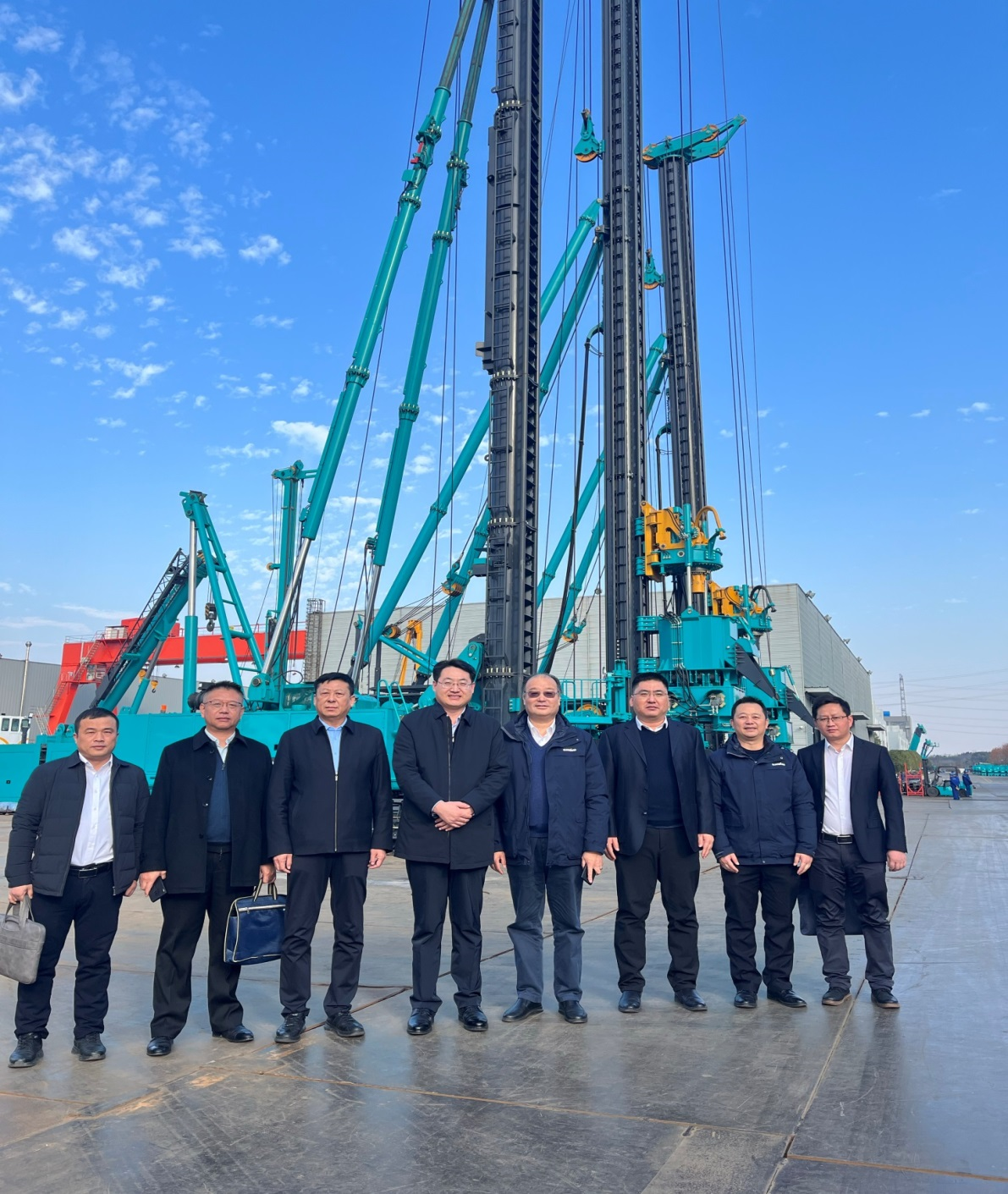 强强结合，同谋发展！银河集团9873cm智能与中铁六局路桥公司签定战术合作和谈