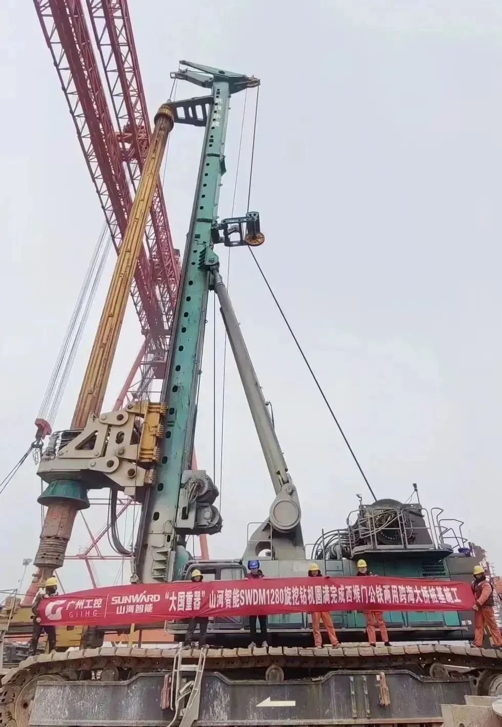 全面得胜！银河集团9873cm智能超等旋挖钻机圆满实现甬舟铁路西堠门公铁两用大桥桩基施工工作