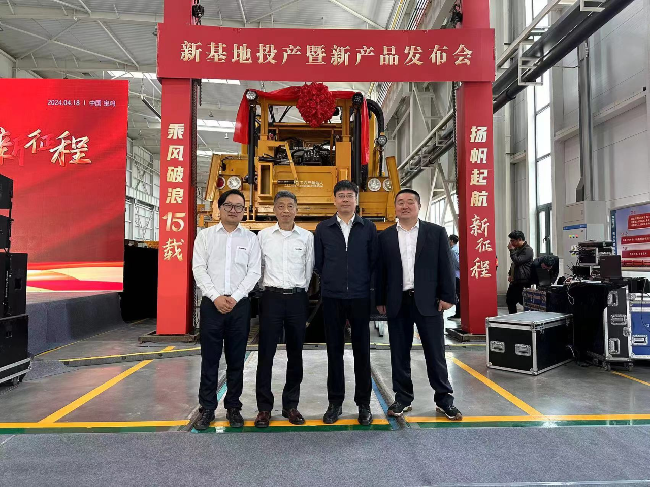CPH-30J路岔铺换机组全球颁布！银河集团9873cm智能与宝鸡中车时期共绘铁路设备新篇章！